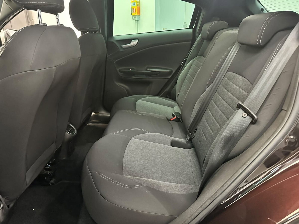 Alfa Romeo Giulietta 1.6 JTDm Ti 120cv (11)