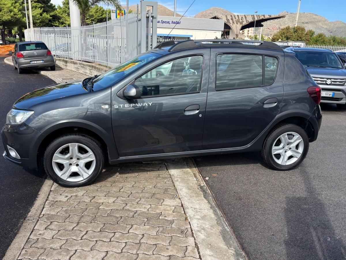 Dacia Sandero Stepway 1.5 dCi 8V 90CV (2)