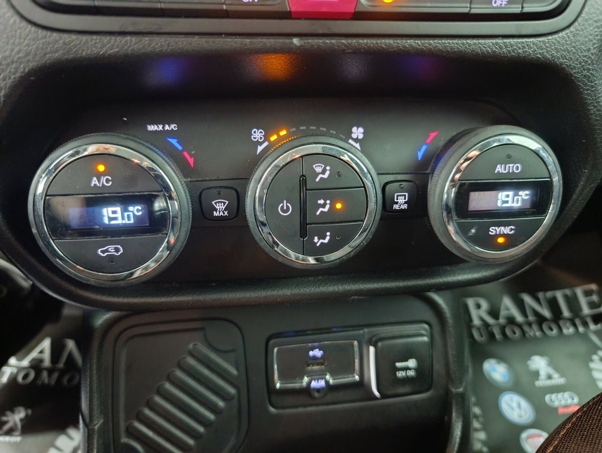 Jeep Renegade 1.6 Mjt 120 CV Limited (14)