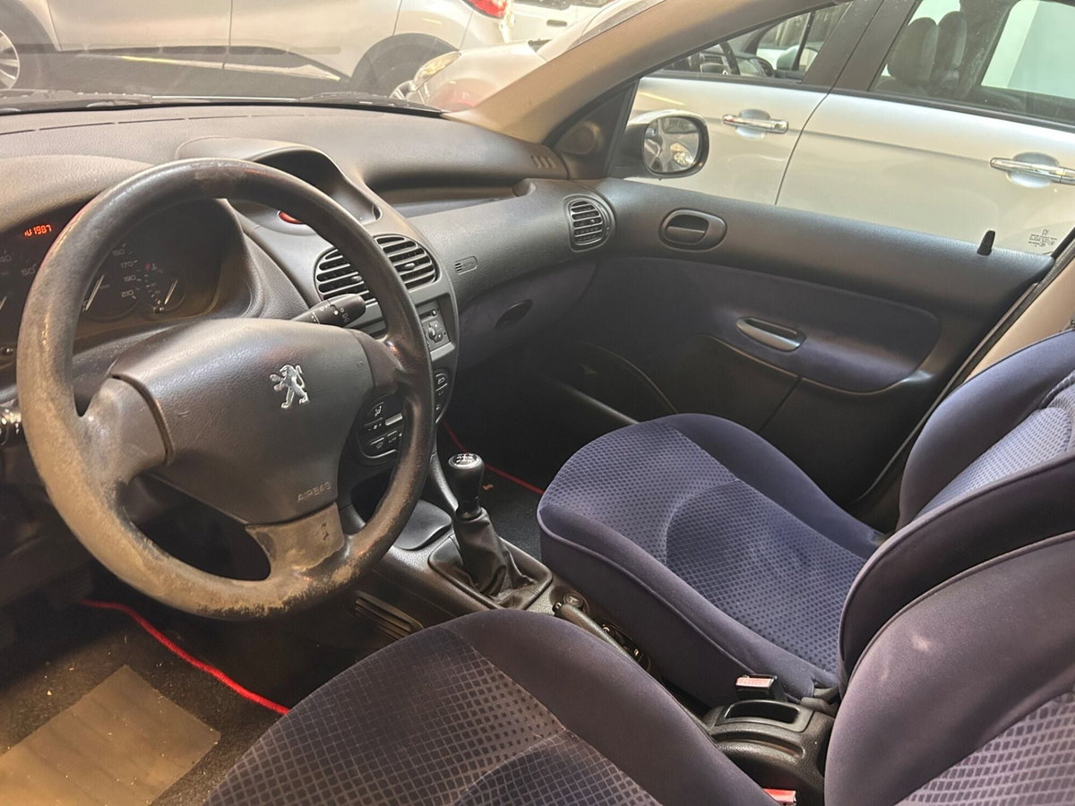 Peugeot 206 5p. XT (5)