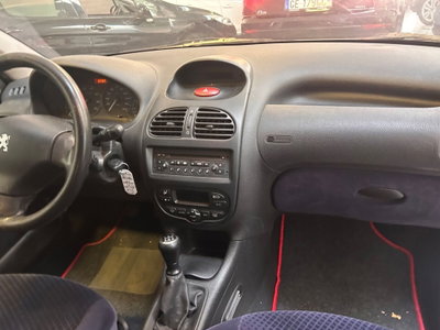 Peugeot 206 5p. XT (8)