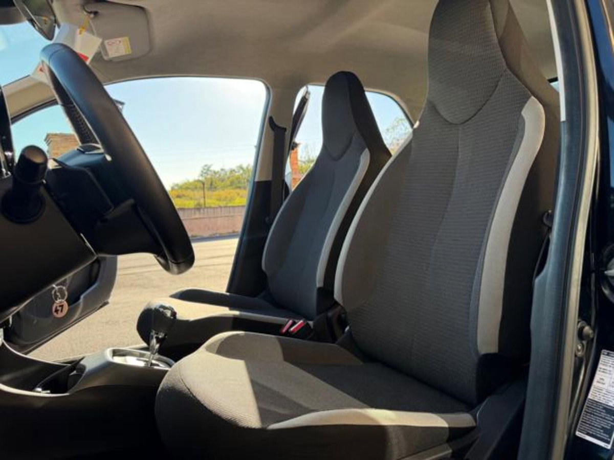 Toyota Aygo Connect 1.0 VVT-i 72 CV 5 porte x-cool MMT (11)