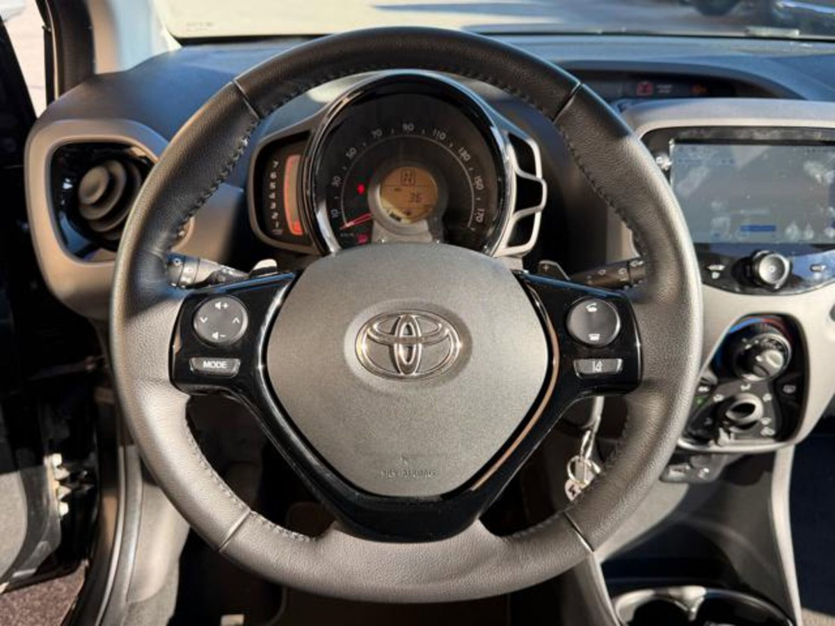 Toyota Aygo Connect 1.0 VVT-i 72 CV 5 porte x-cool MMT (12)