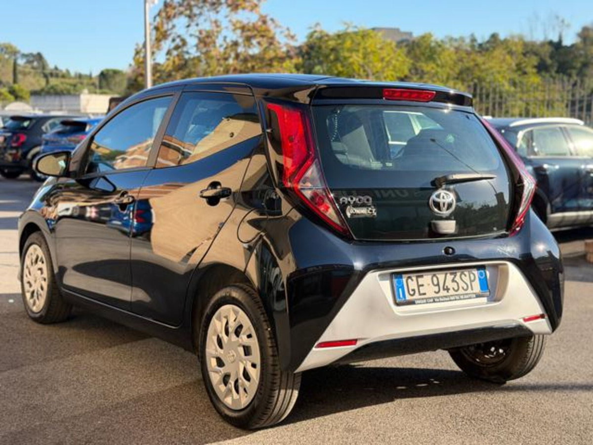 Toyota Aygo Connect 1.0 VVT-i 72 CV 5 porte x-cool MMT (4)