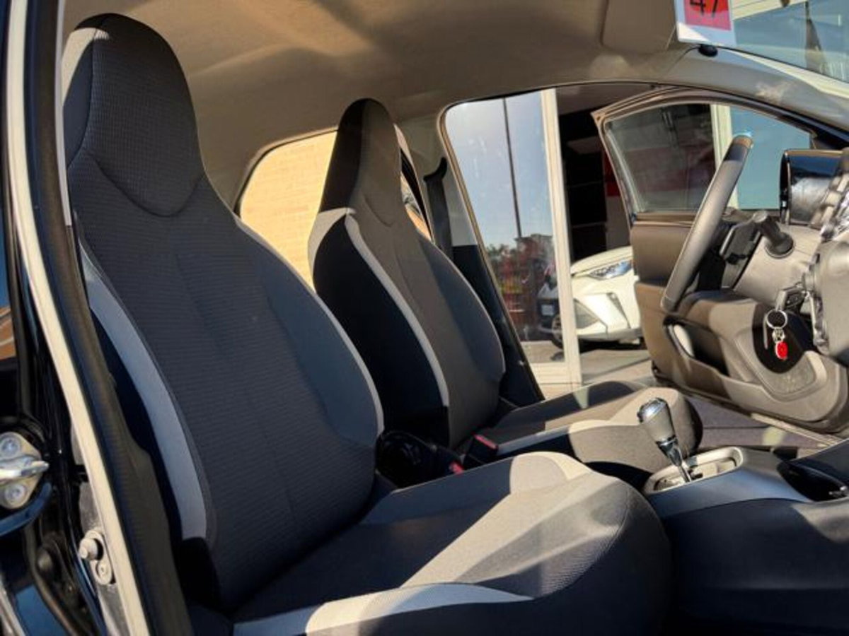Toyota Aygo Connect 1.0 VVT-i 72 CV 5 porte x-cool MMT (9)