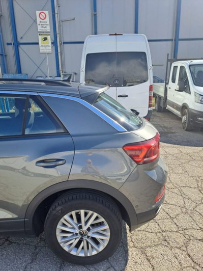 Volkswagen T-Roc 2.0 tdi Life 115cv (6)