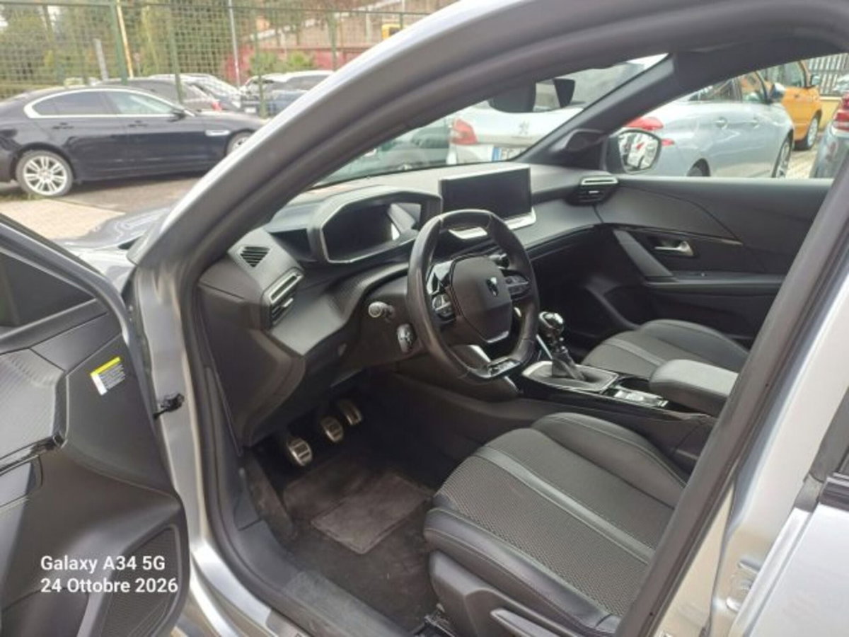 Peugeot 208 PureTech 100 Stop&Start 5 porte GT (8)