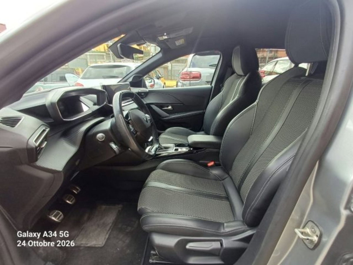 Peugeot 208 PureTech 100 Stop&Start 5 porte GT (9)