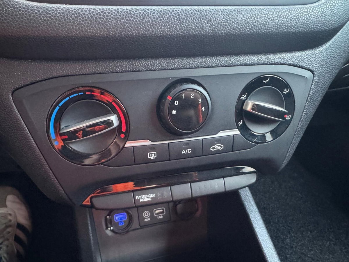 Hyundai i20 1.2 5 porte Connectline (19)