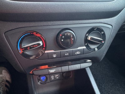 Hyundai i20 1.2 5 porte Connectline (19)