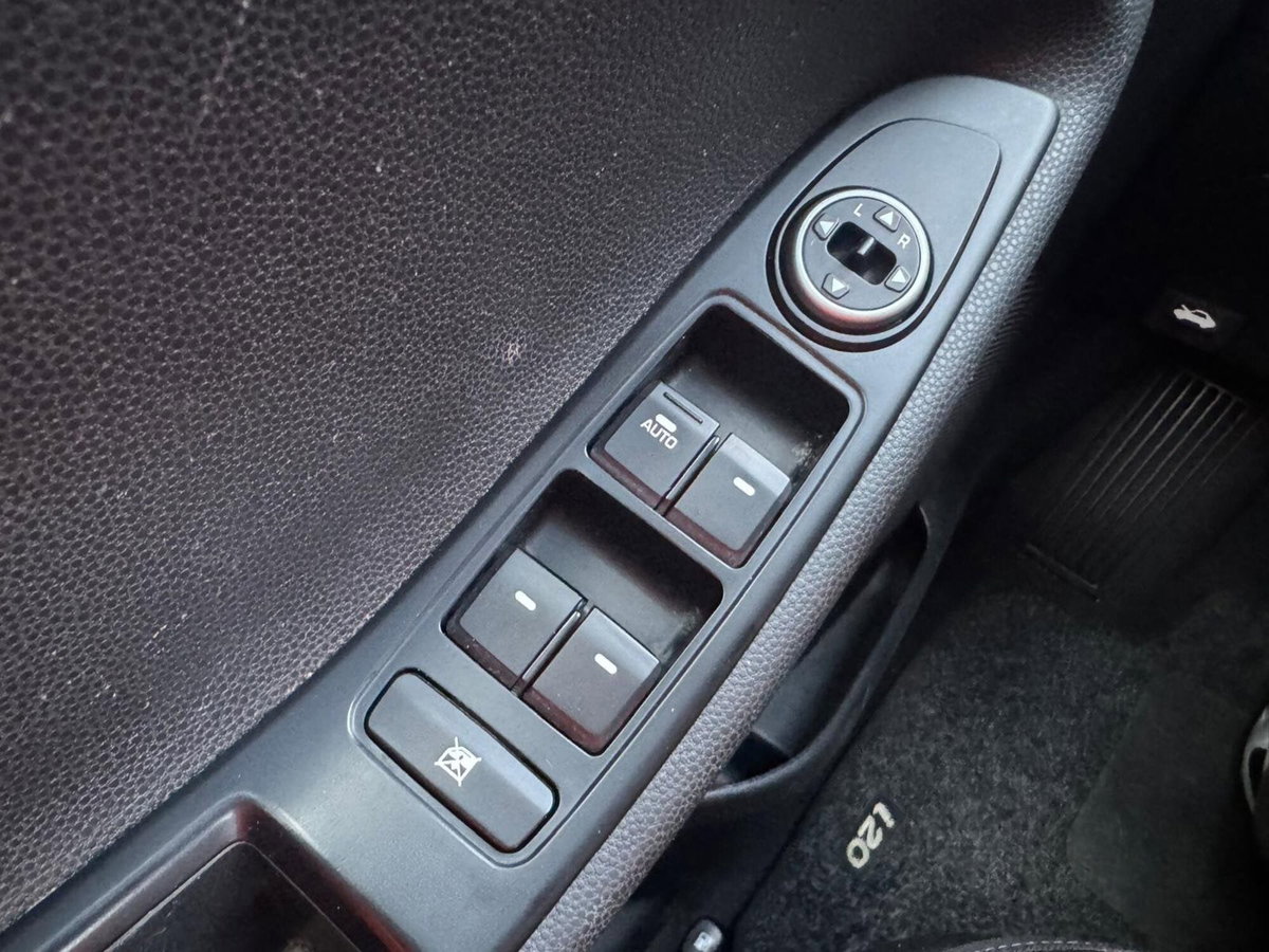 Hyundai i20 1.2 5 porte Connectline (20)