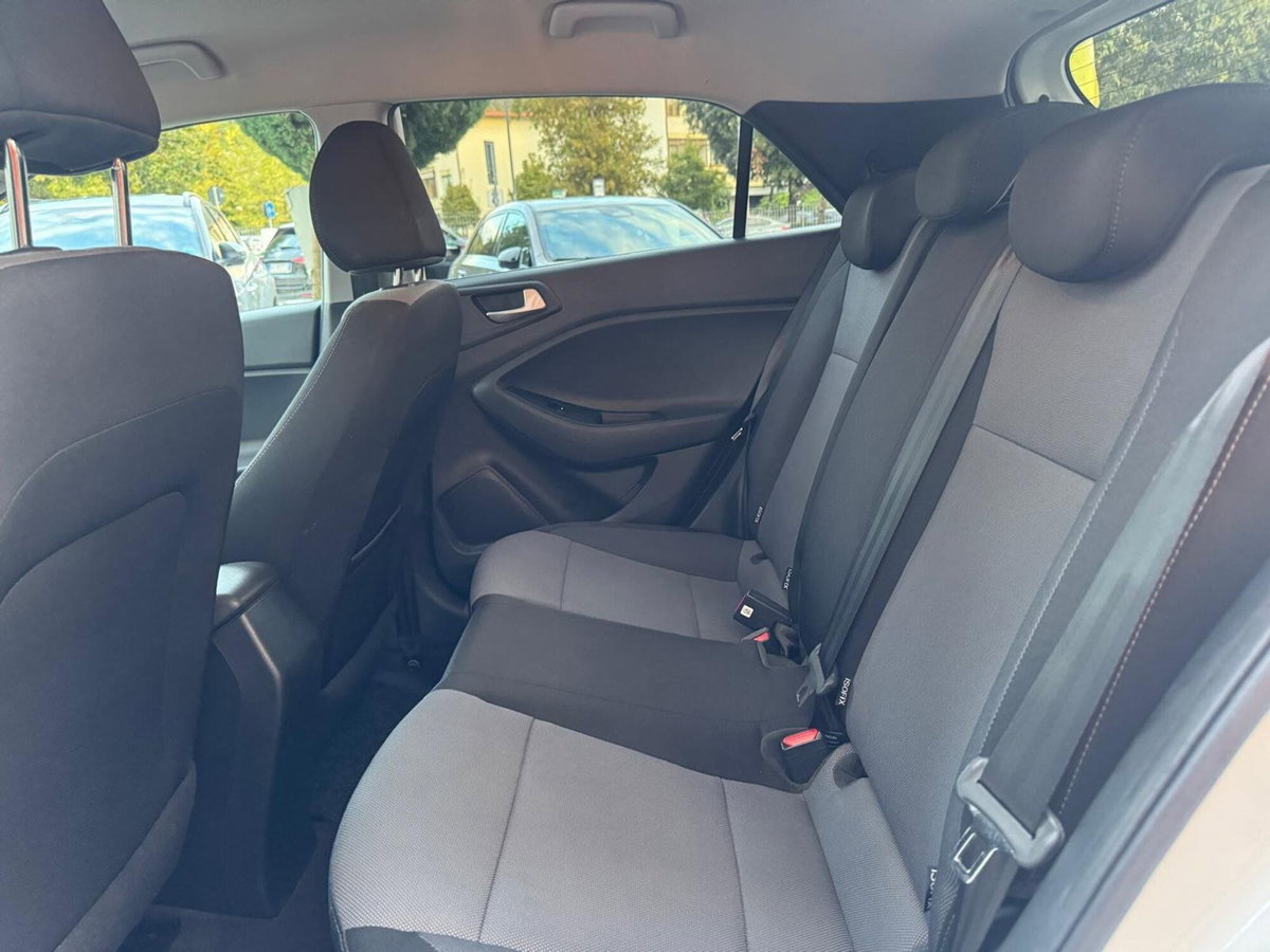 Hyundai i20 1.2 5 porte Connectline (9)