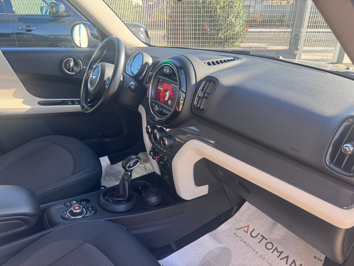 MINI Mini Countryman 2.0 Cooper D Essential Countryman (18)