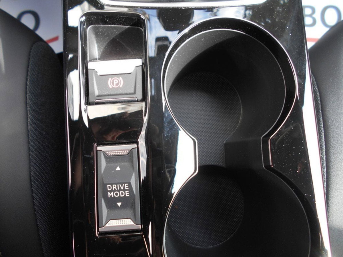 Peugeot 2008 PureTech 100 S&S Allure (19)