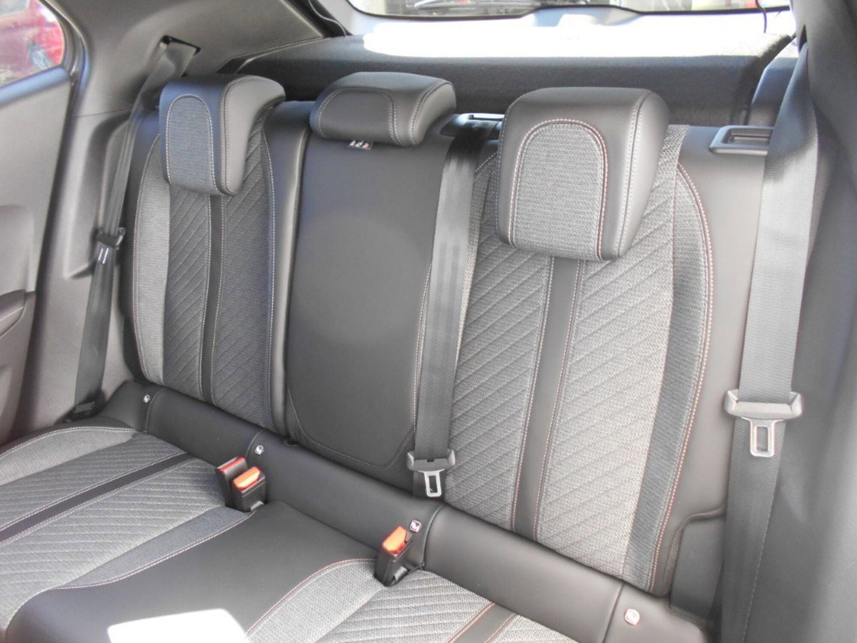 Peugeot 2008 54 kWh Allure (16)