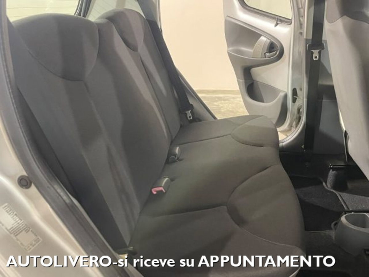 Toyota Aygo 1.0 12V VVT-i 5 porte Griffe (12)