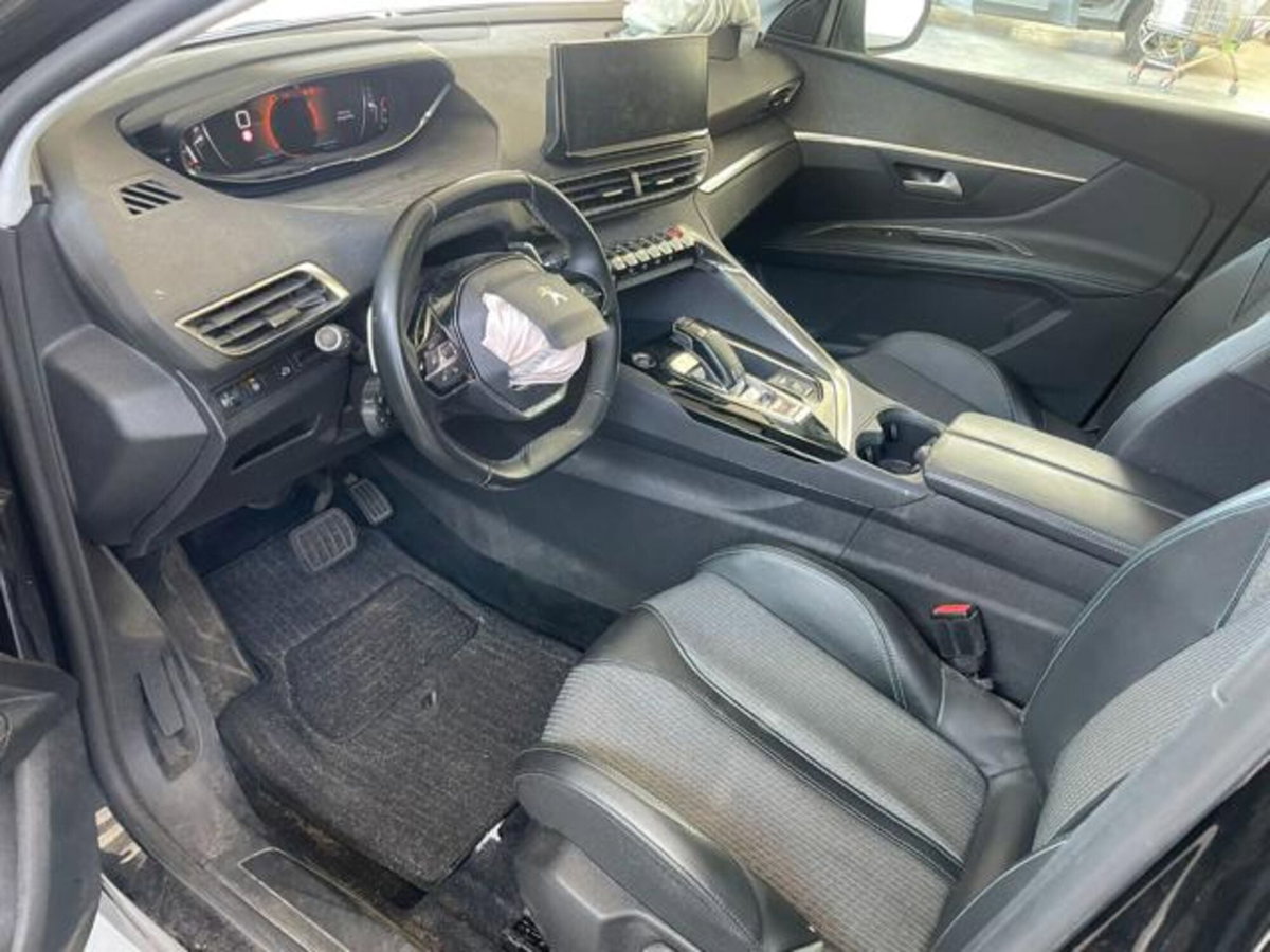 Peugeot 3008 PureTech Turbo 130 S&S EAT8 GT (14)