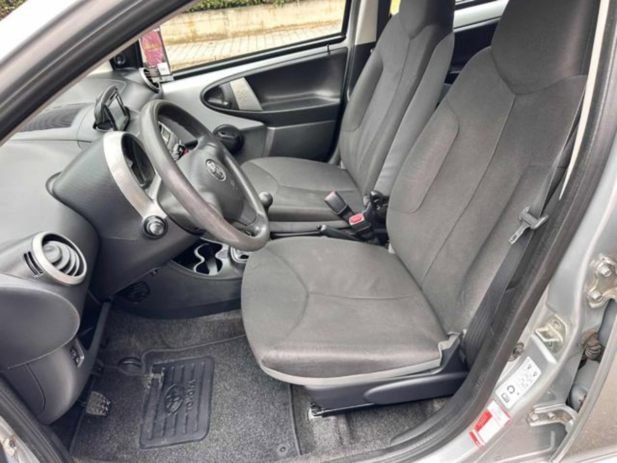 Toyota Aygo 1.0 12V VVT-i 5 porte Active Connect (12)