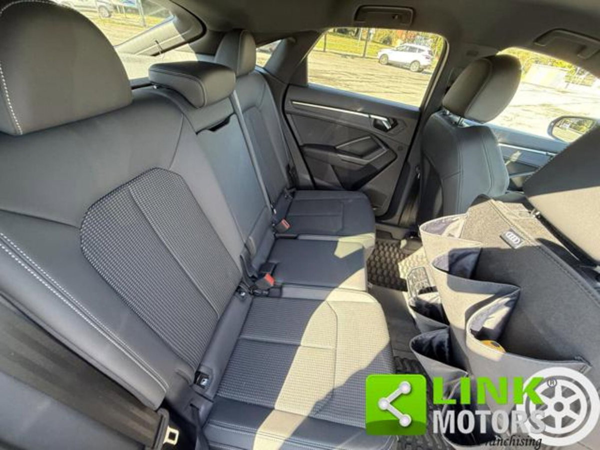 Audi Q3 Sportback 40 2.0 tfsi Identity Black quattro s-tronic (10)