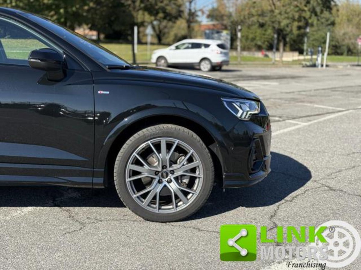 Audi Q3 Sportback 40 2.0 tfsi Identity Black quattro s-tronic (17)