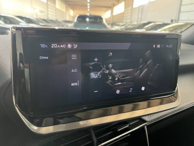 Peugeot 2008 PureTech 100 S&S Allure Navi Pack (17)