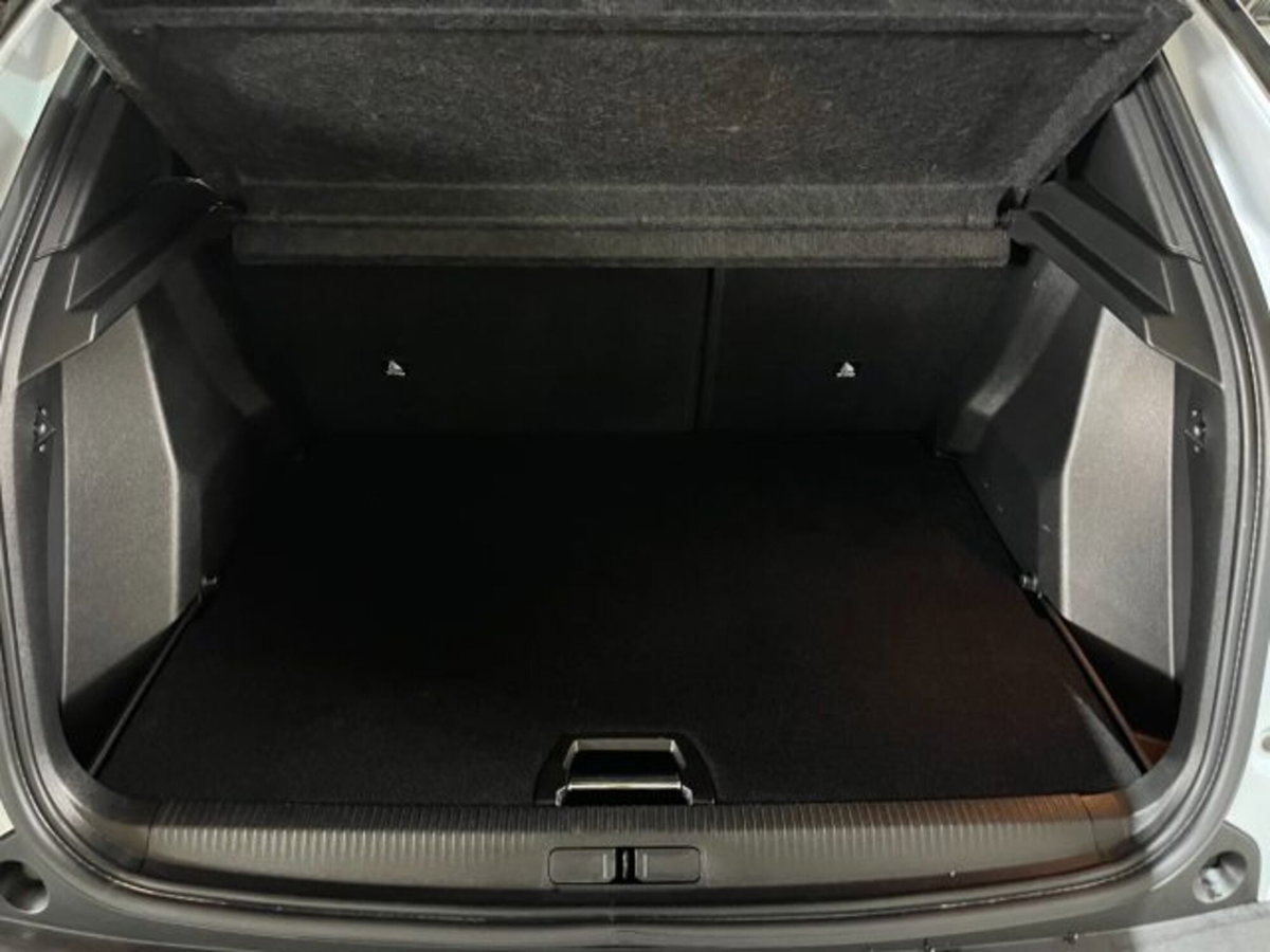 Peugeot 2008 PureTech 100 S&S Allure Navi Pack (18)