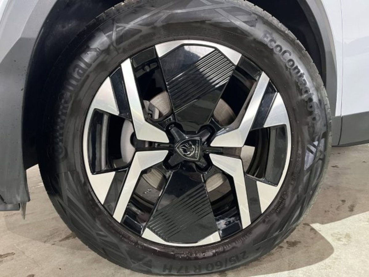 Peugeot 2008 PureTech 100 S&S Allure Navi Pack (19)