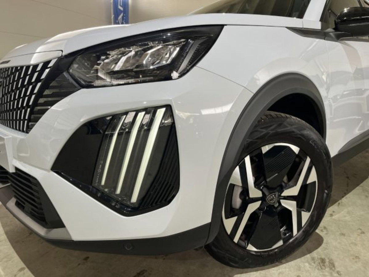 Peugeot 2008 PureTech 100 S&S Allure Navi Pack (4)