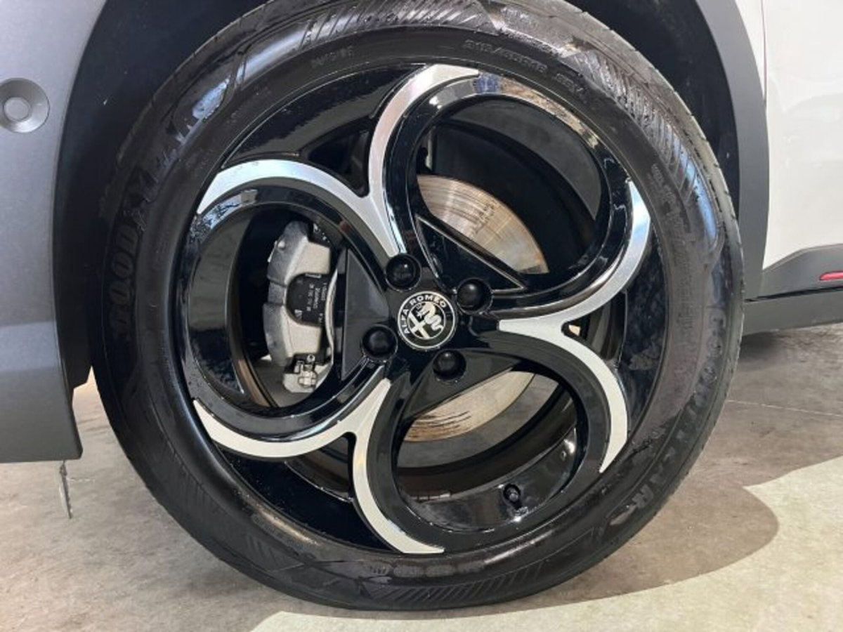 Alfa Romeo Junior 1.2 ibrida Sport Speciale 145cv edct6 (20)