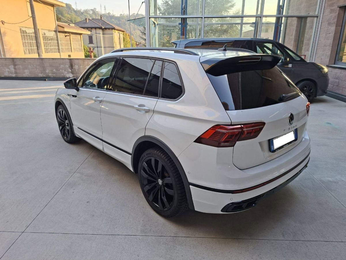 Volkswagen Tiguan Allspace 2.0 tdi R-Line 150cv dsg (3)