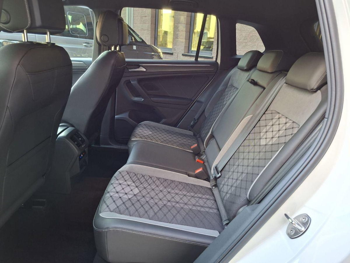 Volkswagen Tiguan Allspace 2.0 tdi R-Line 150cv dsg (9)