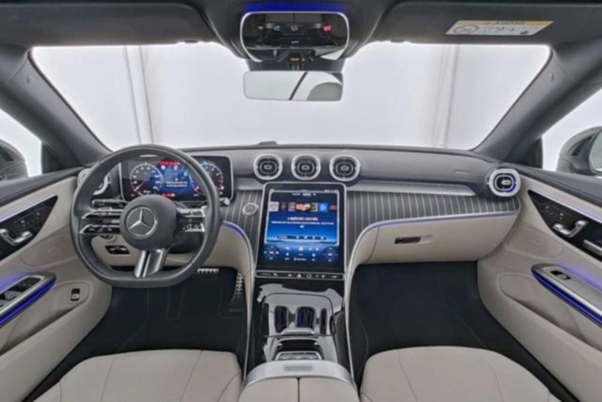 Mercedes-Benz CLE Cabrio 200 AMG Line Premium auto (3)