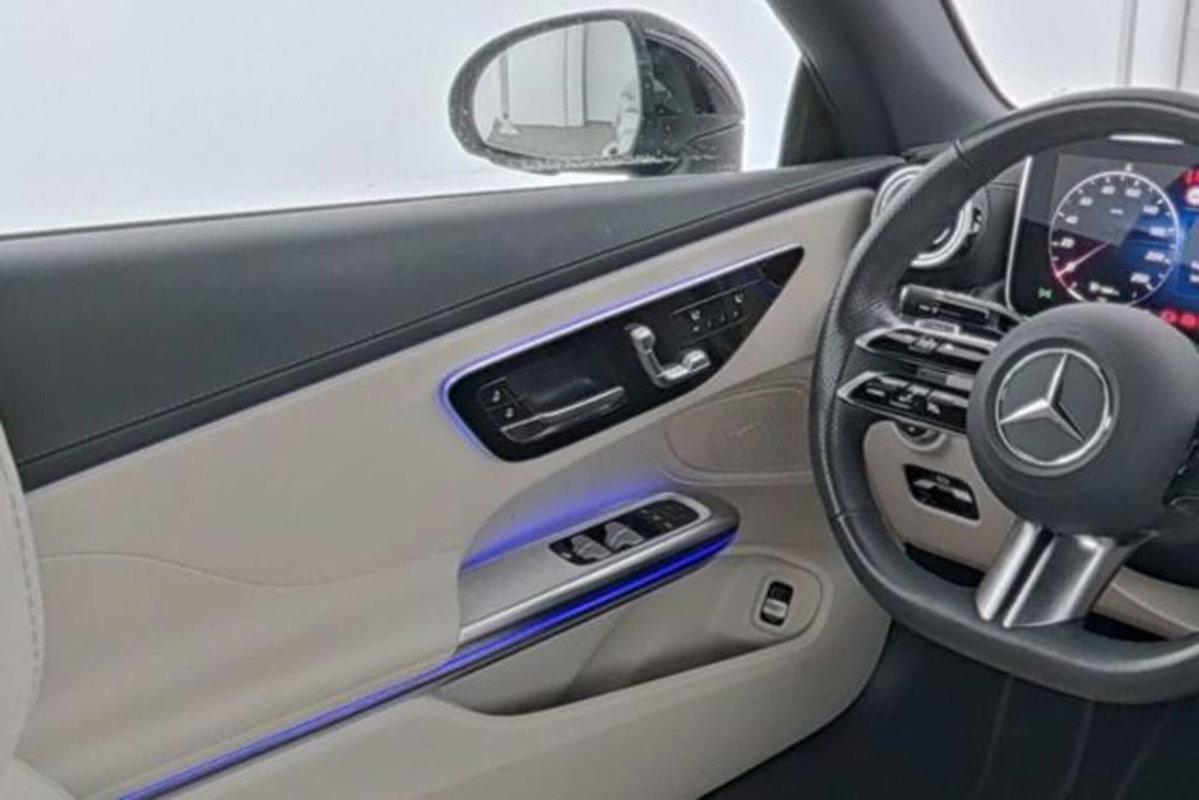 Mercedes-Benz CLE Cabrio 200 AMG Line Premium auto (6)
