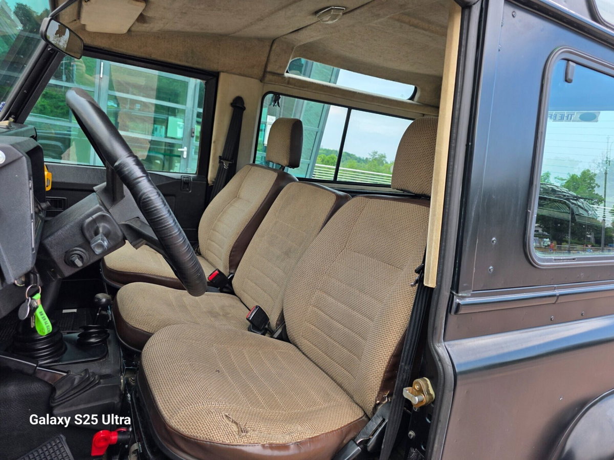 Land Rover Defender 90 2.5 Td5 Station Wagon County (14)