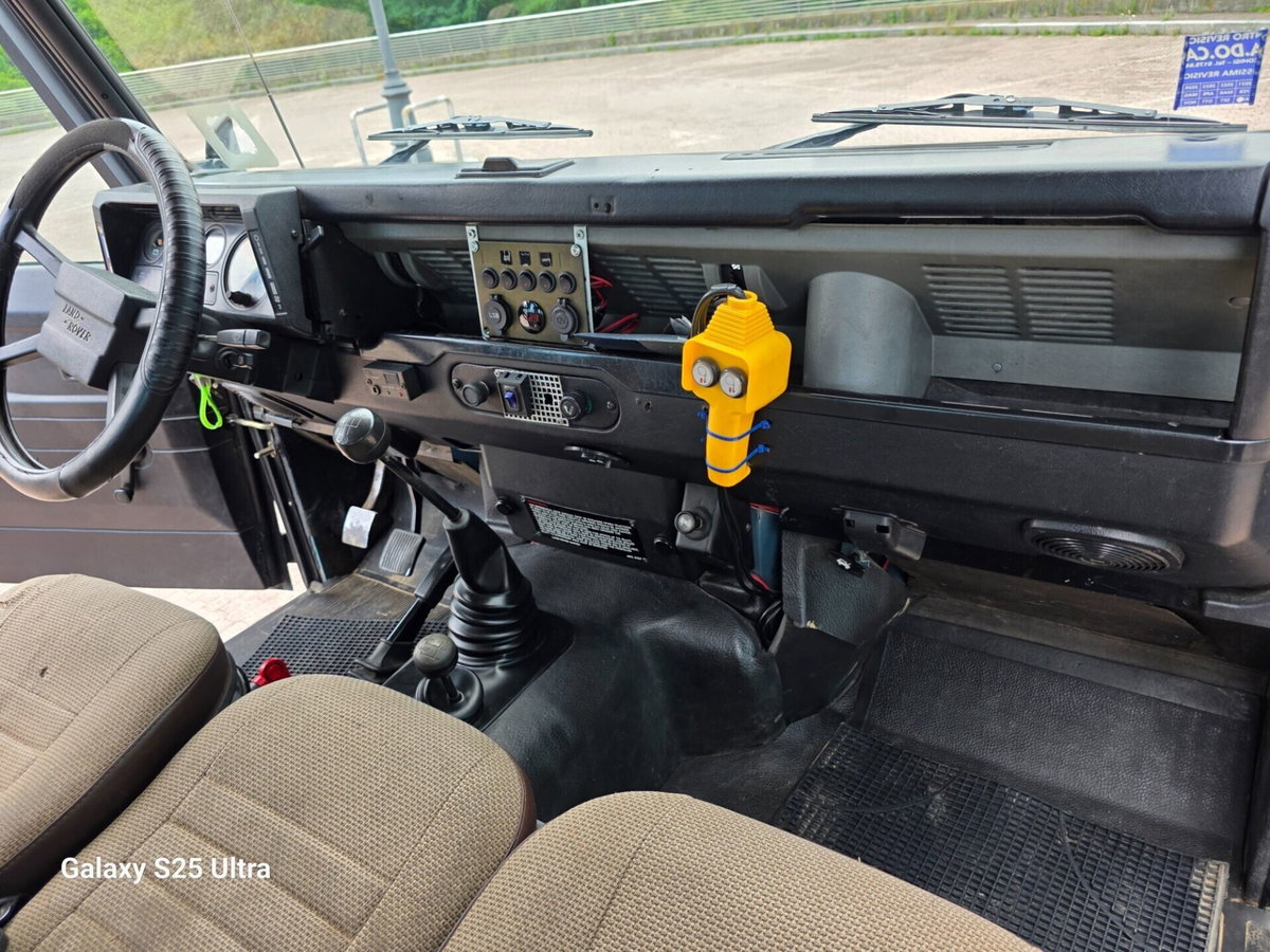 Land Rover Defender 90 2.5 Td5 Station Wagon County (2)
