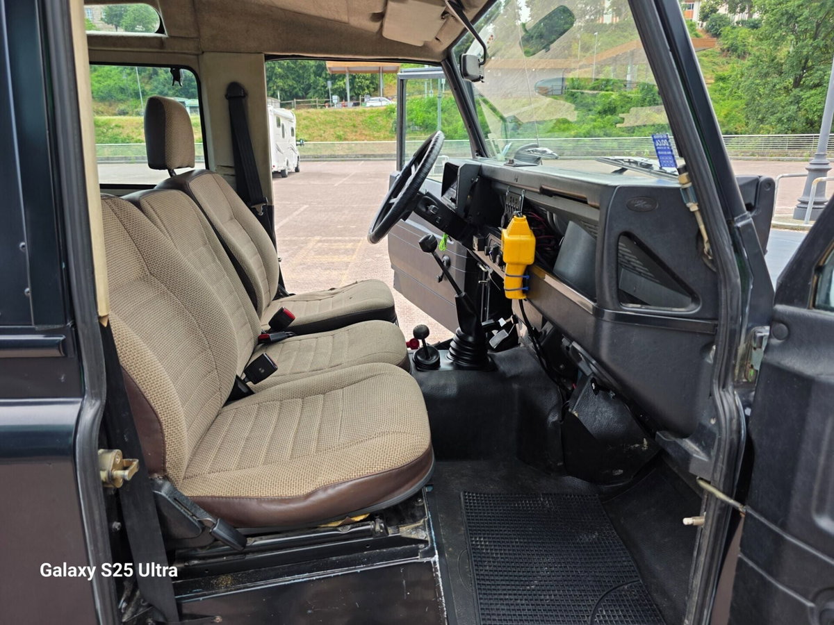 Land Rover Defender 90 2.5 Td5 Station Wagon County (7)