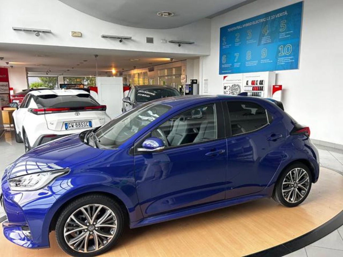 Toyota Yaris Cross 1.5 Hybrid 5p. E-CVT Lounge (2)