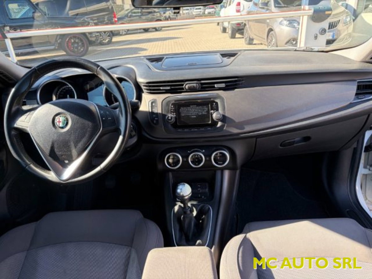 Alfa Romeo Giulietta 1.6 JTDm-2 Distinctive (10)