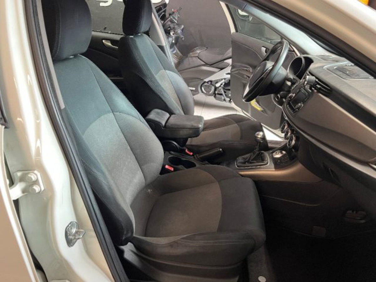 Alfa Romeo Giulietta 1.6 JTDm-2 Distinctive (18)