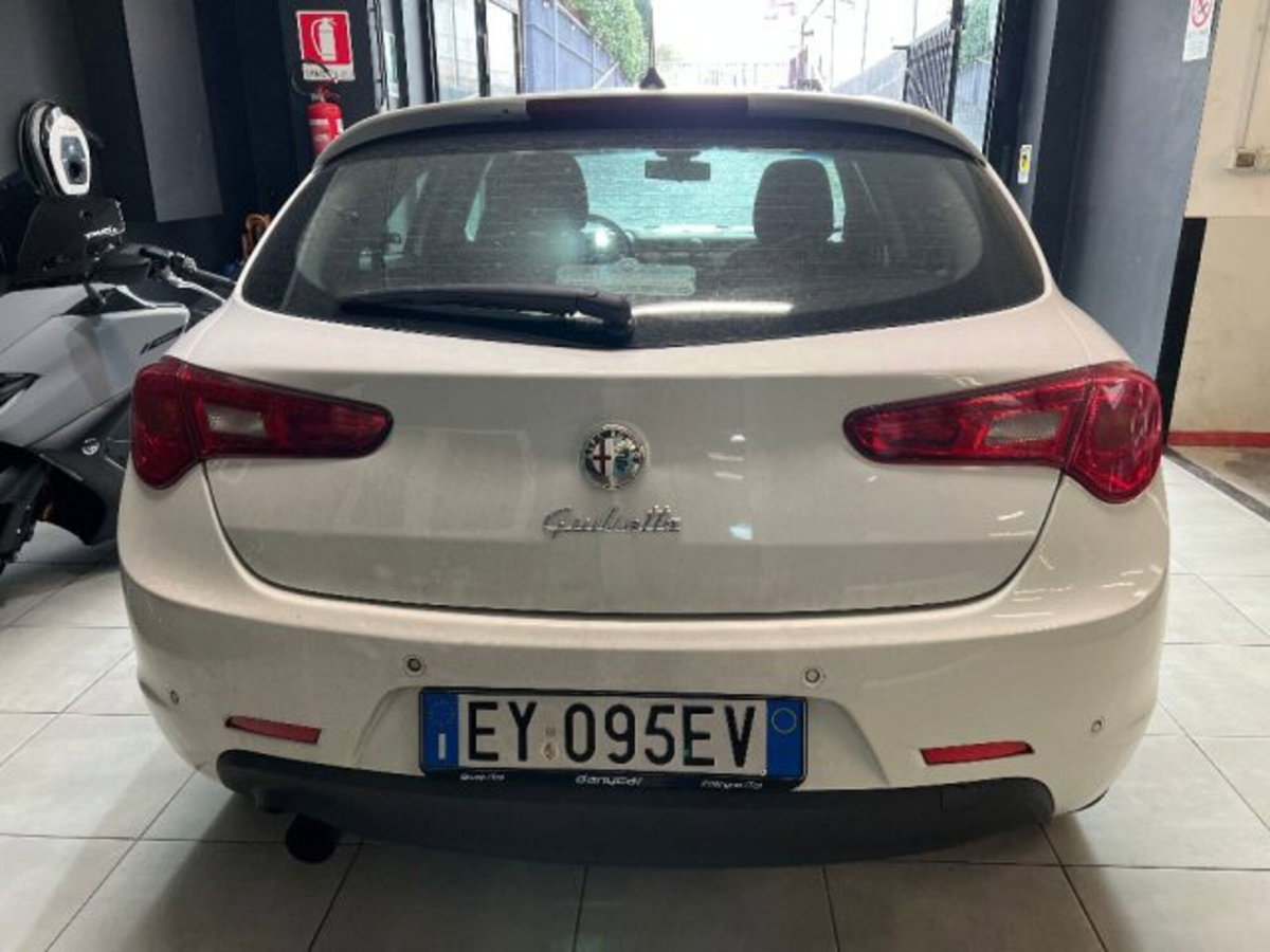 Alfa Romeo Giulietta 1.6 JTDm-2 Distinctive (4)