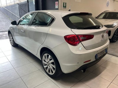Alfa Romeo Giulietta 1.6 JTDm-2 Distinctive (5)