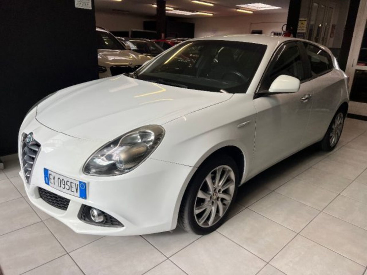 Alfa Romeo Giulietta 1.6 JTDm-2 Distinctive (6)