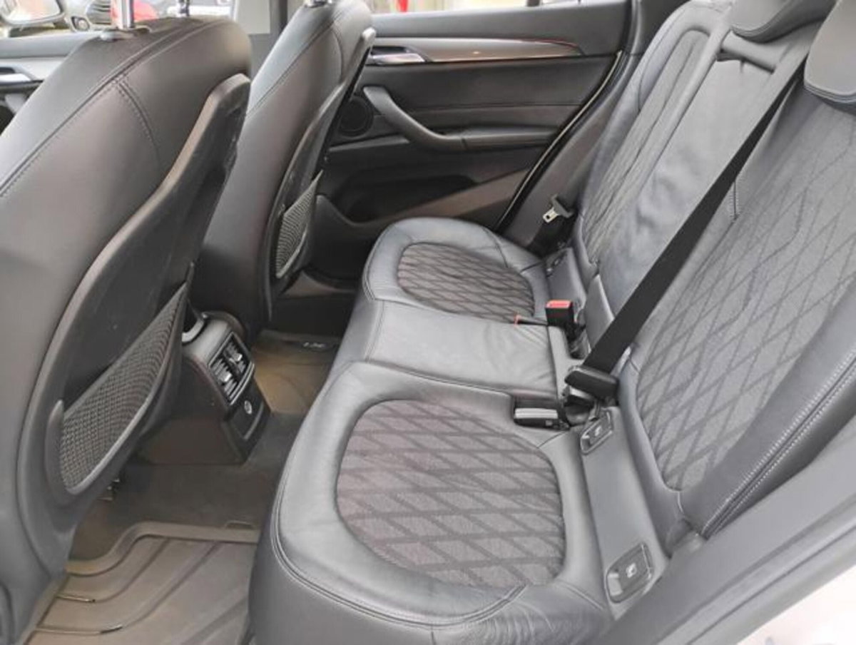 BMW X1 sDrive18i xLine (13)