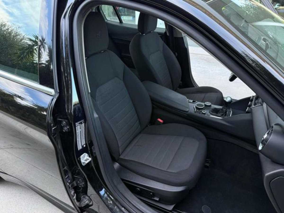 Alfa Romeo Giulia 2.2 Turbodiesel 150 CV (10)
