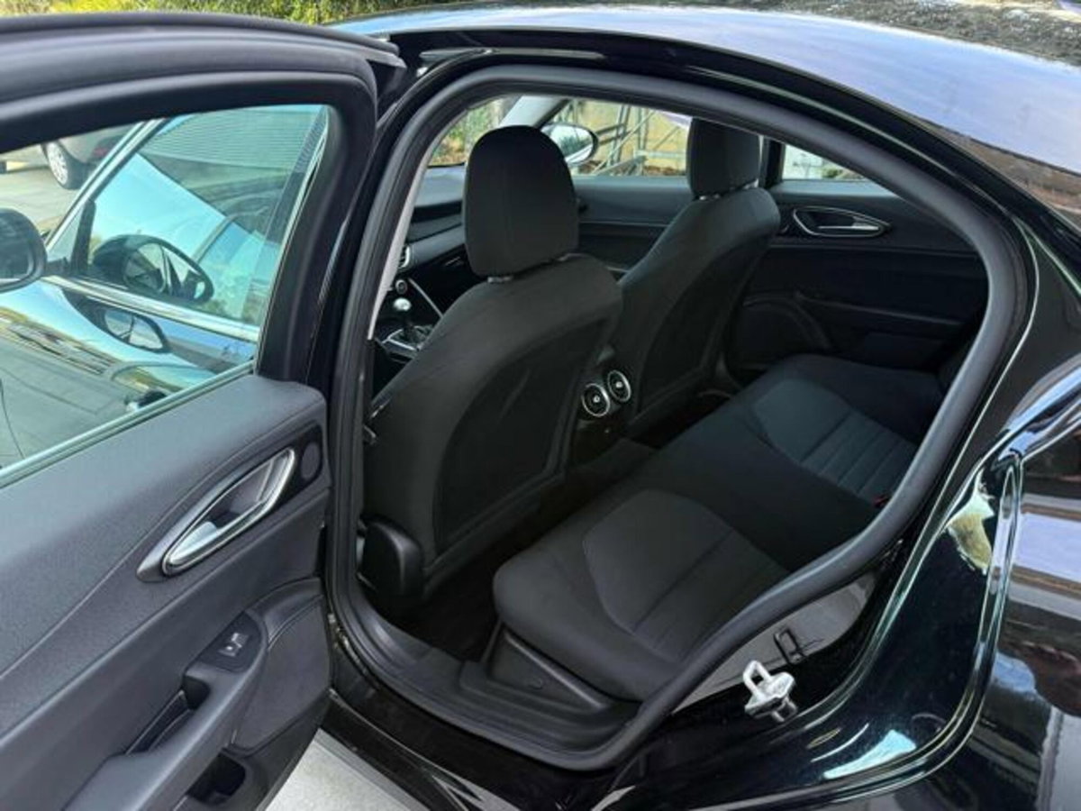 Alfa Romeo Giulia 2.2 Turbodiesel 150 CV (13)