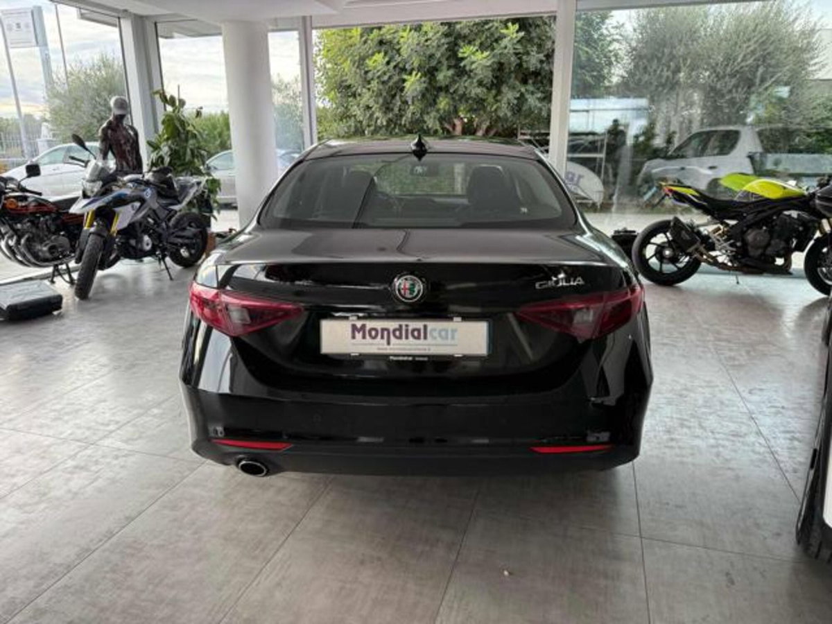 Alfa Romeo Giulia 2.2 Turbodiesel 150 CV (6)