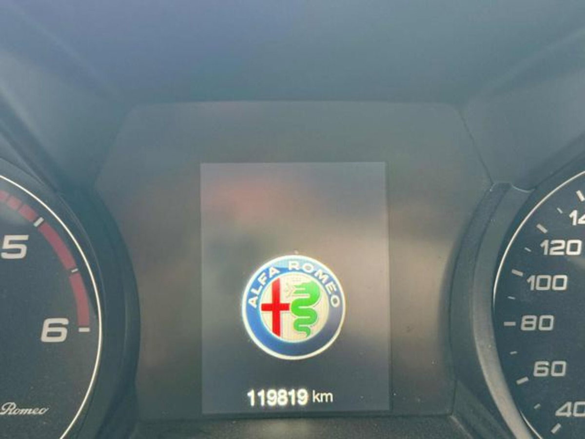 Alfa Romeo Giulia 2.2 Turbodiesel 150 CV (9)