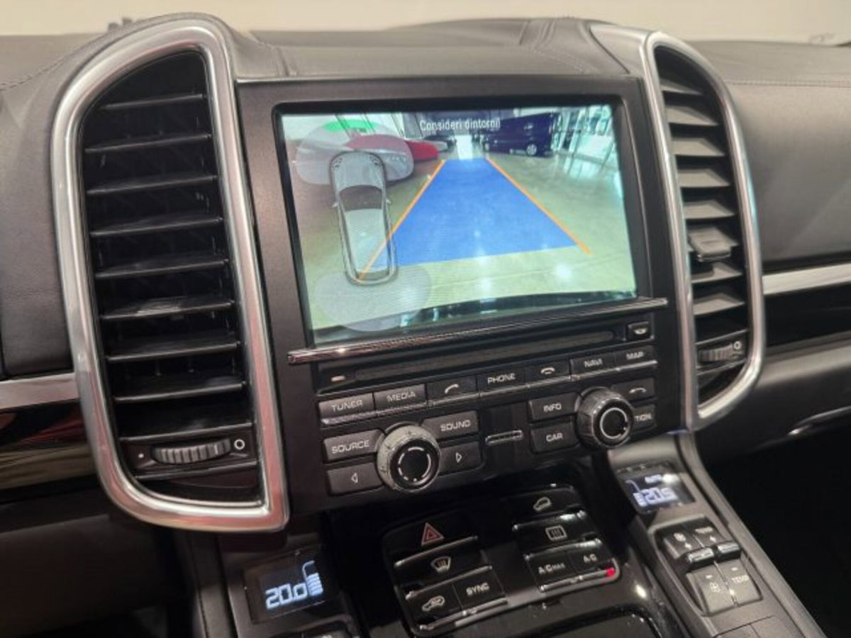 Porsche Cayenne 3.0 Diesel Platinum Edition (13)