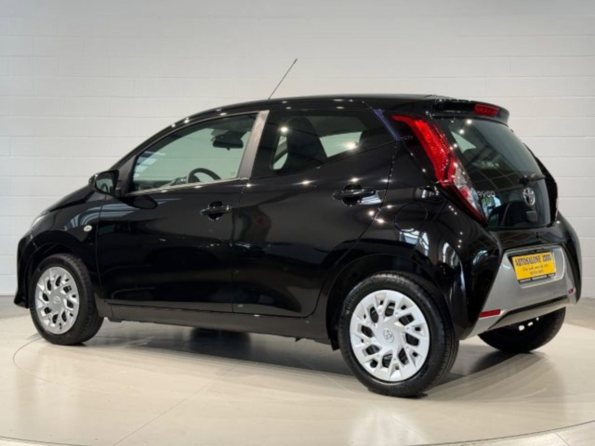 Toyota Aygo 1.0 VVT-i 72 CV 5 porte x-play (3)