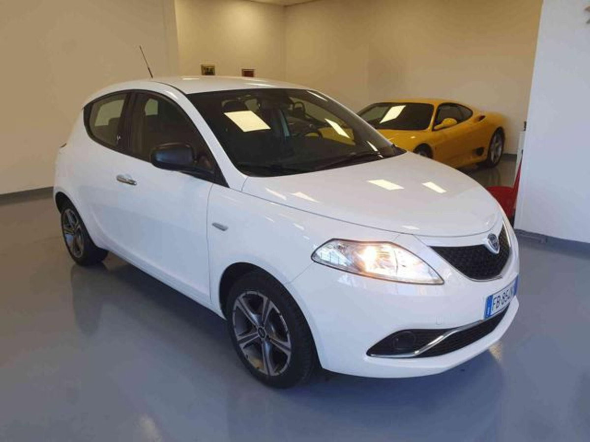 Lancia Ypsilon 1.2 69 CV 5 porte Elefantino (2)